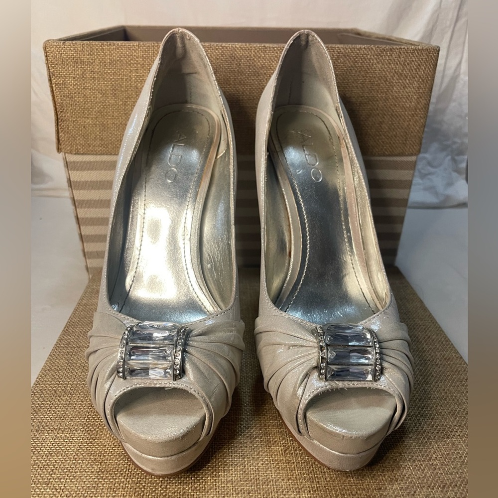 Aldo Venancio gorgeous silver bejeweled party Heels size 37